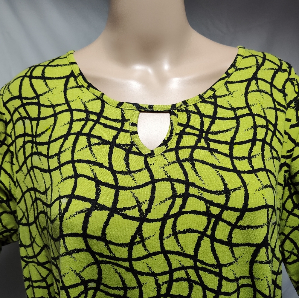 Ulla Popkin sleeved blouse, size 16/18, green with black graphics.
